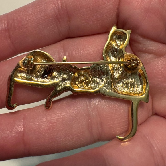 Vintage Boston MFA Gold tone cat brooch. EUC, 2” long, 1.5” high - Picture 3 of 6